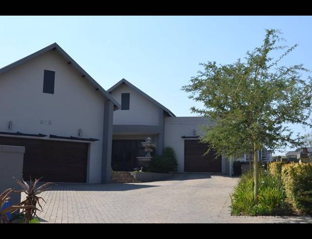 4 BEDROOM HOUSE FOR SALE IN COPPERLEAF ESTATE